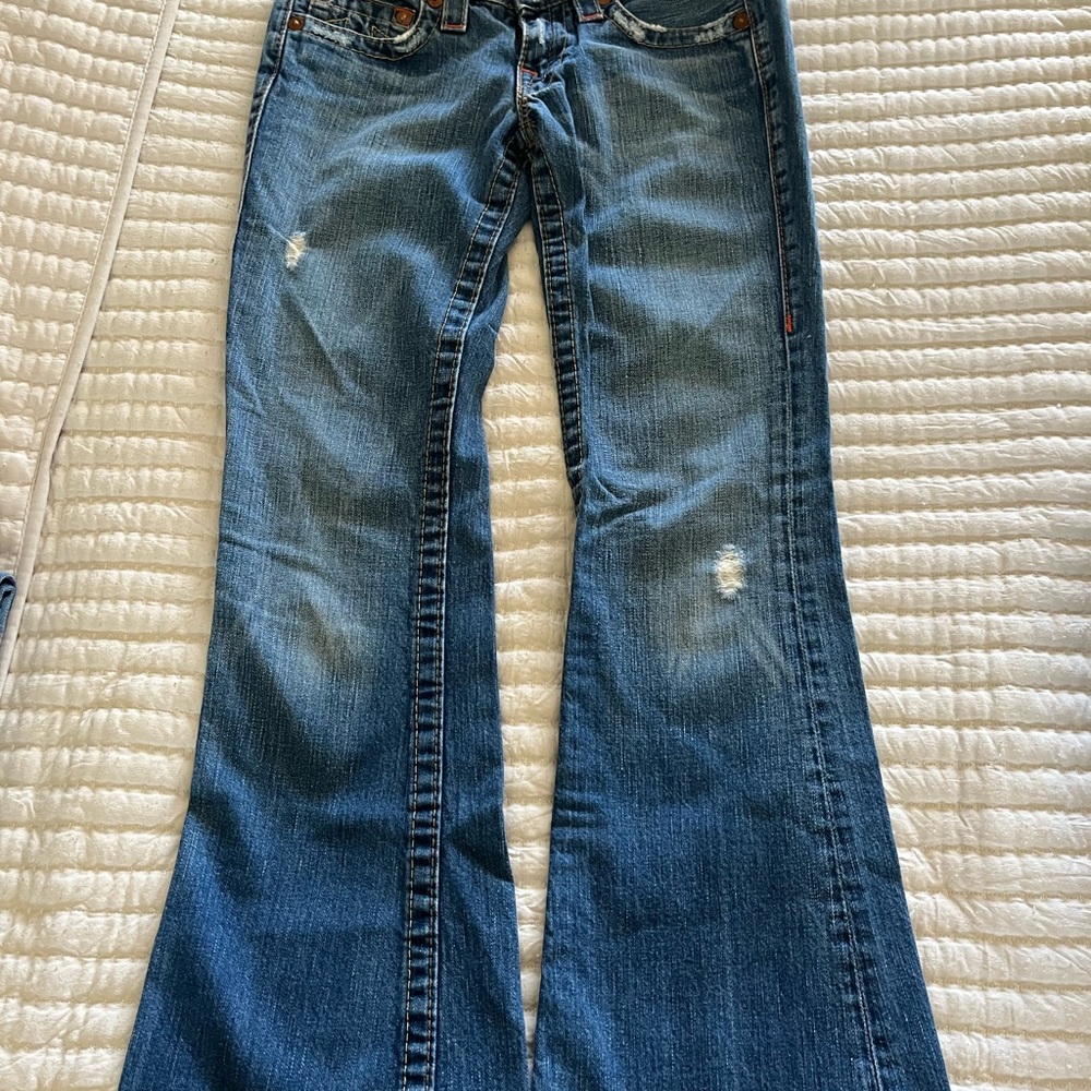 True Religion size 26 bootcut worn look . Inseam 28 inches . Excellent condition - Picture 2 of 9